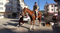 Sehrin Ortasinda Atla Gezintiye Çikti, Görenler Saskinliklarini Gizleyemedi Haberi
