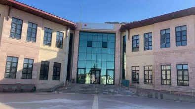 5 Yasindaki Çocugu Dudagindan Öpmeye Zorlayan Kadin Tutuklandi