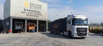 Balikesir'de Bayram Tatilinde 15 Bin Ton Çöp Toplandi
