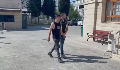 Akrobasi Hareketleriyle Trafigi Tehlikeye Düsüren Motosiklet Sürücüne 9 Bin 325  TL Para Cezasi