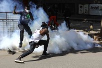 Kenya'da Protestocular Parlamentoyu Atese Verdi