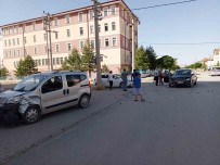 Sarkisla'da 4 Aracin Karistigi Kazada 3 Kisi Yaralandi