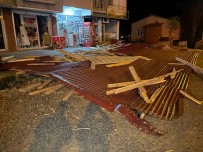 Bingöl'de Kuvvetli Rüzgar Binanin Çatisini Uçurdu Haberi