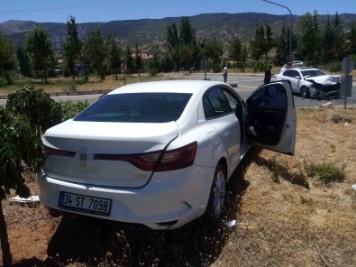 Elazig'da Trafik Kazasi Açiklamasi 3 Yarali