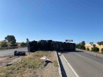 Refüje Devrilen Tirin Sürücüsü Yaralandi