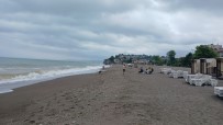 Akçakoca'da Bazi Plajlar Hariç Denize Girisler Yasak