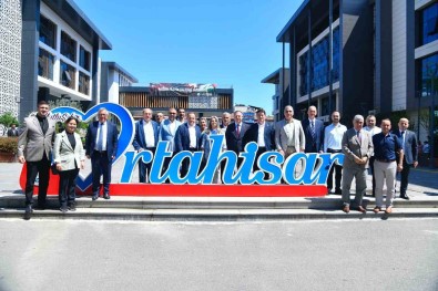 CHP Genel Baskan Yardimcisi Gökhan Zeybek Açiklamasi 'Halkimizin Güvenini Hizmetlerimizle Saglamlastiracagiz'