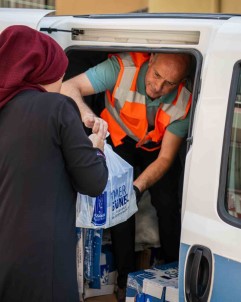 Kusadasi Belediyesi'nden Çocuklara 143 Bin 100 Litre Süt Destegi