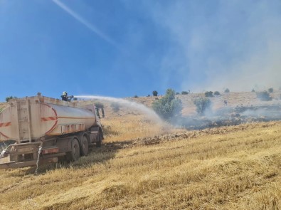 Mardin'in 3 Ilçesinde Aniz Ve Örtü Yanginlari Söndürüldü