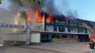 Amasya'da Istanbul Evim AVM'de Yangin Açiklamasi Alevler Göge Yükseldi