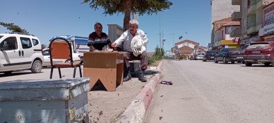 Kahvede Otururken Kismet Ayagina Geldi