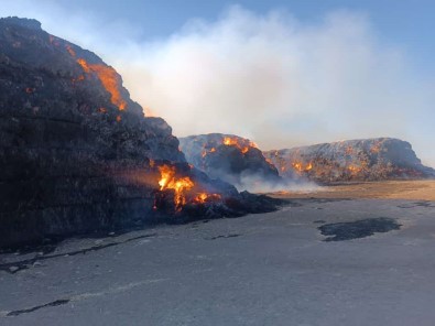 On Binlerce Ton Saman Balyasi Kül Oldu