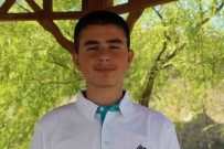 14 Yasindaki Yasir, Günde 5 Saat Çalisarak LGS'den 500 Tam Puan Aldi Haberi