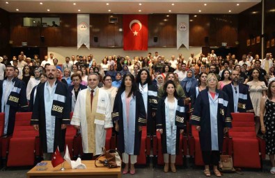 ERÜ Güzel Sanatlar Fakültesi'nde Mezuniyet Sevinci