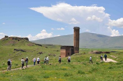 Kars'in Tarihi Kenti Ani'ye Yogun Ilgi