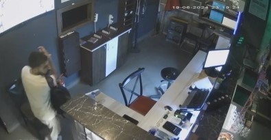 Oyun Konsolu Hirsizligi Kamerada