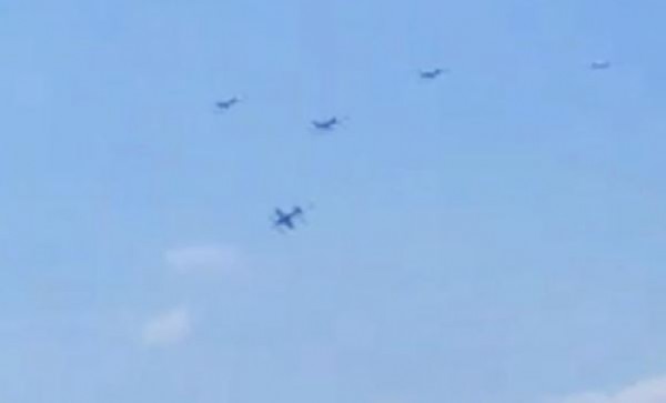 İki uçak havada çarpıştı! Pilot öldü