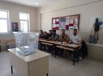 Baskale'nin 4 Mahallesinde Muhtarlik Seçimi Yapildi