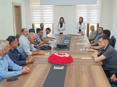 Çemisgezek'te Vatandaslar Kene Konusunda Bilgilendiriliyor