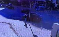 Iki Otomobilin Çarpistigi Kazada Yayanin Kil Payi Kurtulmasi Kamerada Haberi