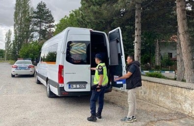 Jandarma 11 Okul Servis Araci Sürücüsüne Toplamda 25 Bin 55 TL Para Cezasi Kesti