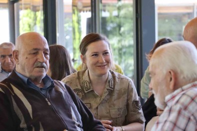 Jandarma Ekipleri, Huzurevi Sakinleriyle Bir Araya Geldi