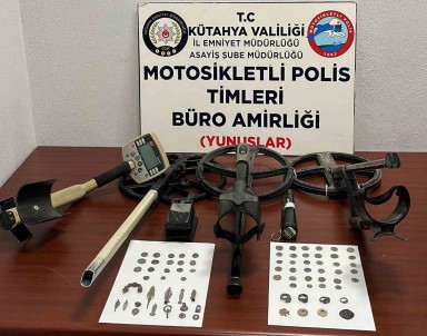 Kütahya'da 75 Parça Tarihi Eser Ele Geçirildi