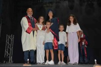 46 Yasinda Dis Hekimi Oldu, Diplomasini 4 Çocugu Ile Aldi