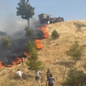 Askeri Alayin Tepesinde Çikan Yangin Söndürüldü