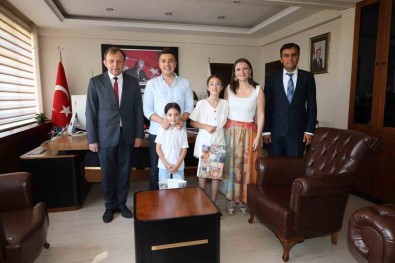 Karacasu Kaymakami Gündogdu, Genç Yazar Nas'i Agirladi