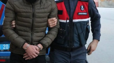 Kars'ta Jandarma Kirmizi Bültenle Aranan Sahsi Yakaladi
