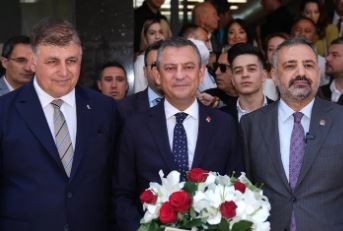 Özgür Özel’in kardeşi Barış Özel’den Cemil Tugay'a zam tepkisi: Böyle mi yöneteceksiniz İzmir’i!