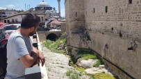 Turizm Için Açilan Akçasu Deresi Yosunla Kaplandi