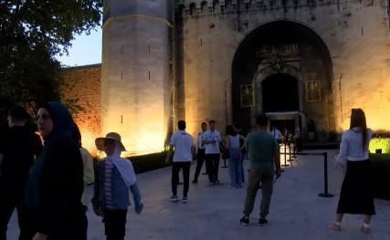 Topkapı Sarayı kapılarını gece ziyaretlerine de açıyor. Her Cumartesi o saatler arasında gezilebilecek