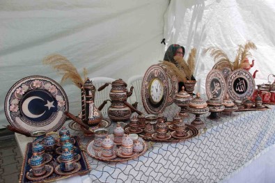 Bingöl'de Kursiyerler Yil Boyunca Hazirladiklari Ürünleri Sergiledi