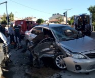 Çekici Ile Çarpisan Otomobil Hurdaya Döndü Açiklamasi 2 Yarali