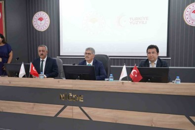 Nigde'de Bireysel Sulama Projeleri Onaylanan Üreticilere Temsili Çekleri Verildi