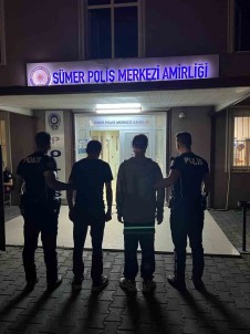 Süpheli Sahislarin Üzerinden Uyusturucu Çikti