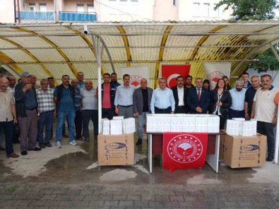 Bozüyük'te Ari Üreticilerine Ilaç Dagitimi Yapildi