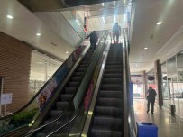 Bu AVM'nin Asansörler Ve Yürüyen Merdivenleri Aylardir Bozuk