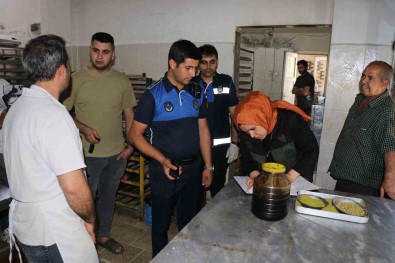 Haliliye'de Tatli Imalati Yapan Isletmeye Ceza Uygulandi