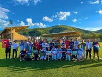 Kurumlar Arasi Turnuvalara Katilan Takimlardan Filistin'e Destek