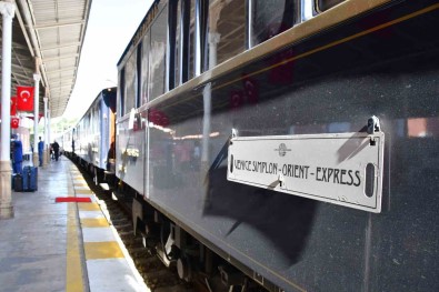'Orient Express' Istanbul'da Mehterle Karsilandi