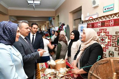 Hayat Boyu Ögrenme Haftasi Sergi Açilisi Yapildi