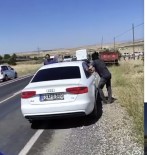 Mardin'de Iki Aile Yolu Kapatip Birbirine Girdi