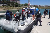 Özel Ögrenciler Polis Botuyla Van Gölü'nü Gezdi