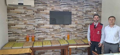 700 Yildir Bu Vakif Mahkumlara Tatli Ikram Ediyor