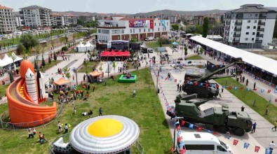 Aksaray'da Bilim Festivali Coskuyla Basladi