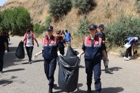 Jandarma Ve Ögrenciler Çevre Temizligine Dikkat Çekti