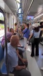 Tramvayda Yolcular Arasinda Hayvanseverlik Tartismasi